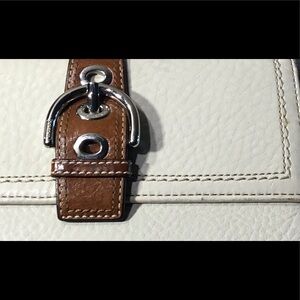 Authentic Coach VintageY2K Soho Wallet with silver buckle